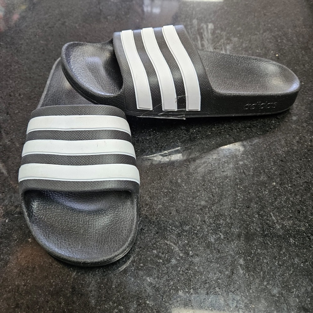 Sz 6 adidas slides black - Picture 2 of 5
